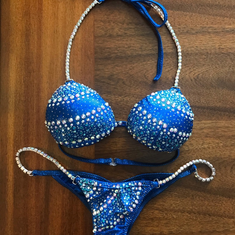 Competition Bikini - image 2